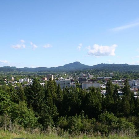 Travelodge By Wyndham Eugene Downtown/University Of Oregon Екстер'єр фото